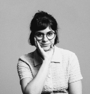 Agustina Villarejo es antropóloga y docente. Su libro "Tierras raras" resultó ganador unánime del I Premio Aguacero de Poesía Joven.