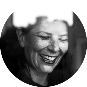 Claudia Masin, autora de Bizarría publicado por Aguacero Ediciones. Comprar Bizarría de Claudia Masin. Poeta, escritora y psicoanalista argentina nacida en 1972.