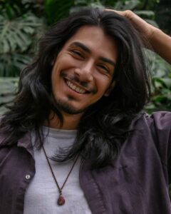 Andy Acuña (Santiago del Estero, 2000), escritor, poeta y editor de Funga. Autor de Desembocadura, Aguacero Ediciones 2026.