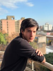 Lisandro Esteban, poeta y traductor nacido en 2004. Autor de Musageta, editado por Aguacero Ediciones en 2026.